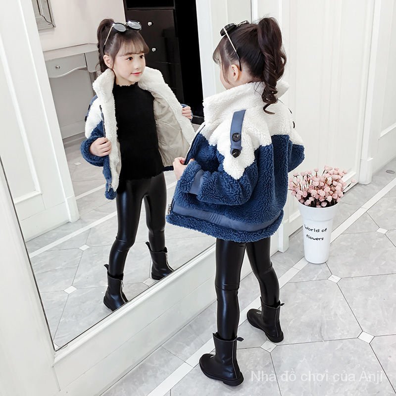 Fashionable autumn and winter little girls coats plus thick velvet to keep warm