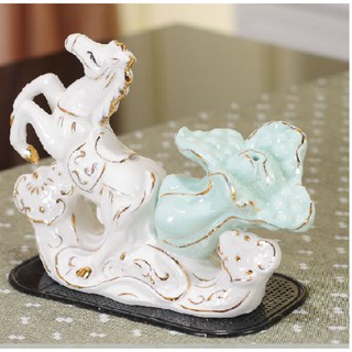 Ngựa sứ trắng