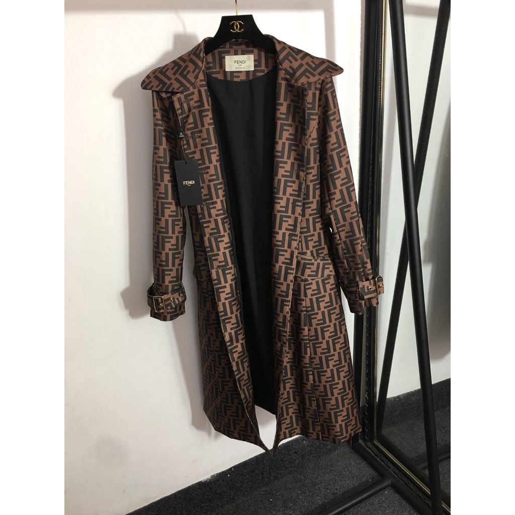Áo khoác trench coat nữ thời trang cao cấp Fendi FD x Versace họa tiết Oblique