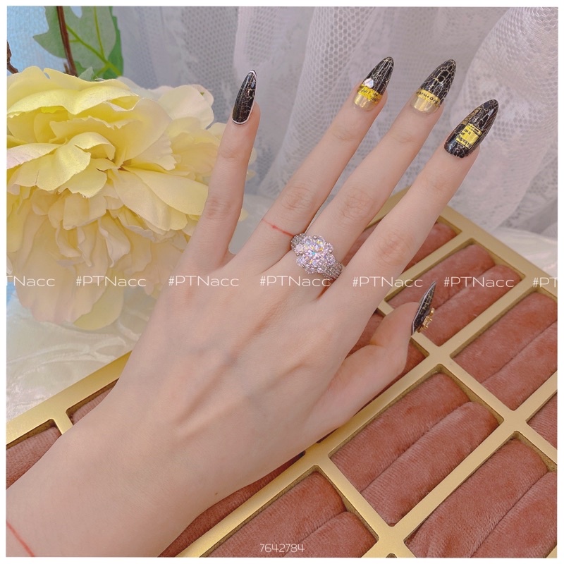 Nhẫn xi bạch kim tiểu thư dáng hột cao mảnh .PTNACC.