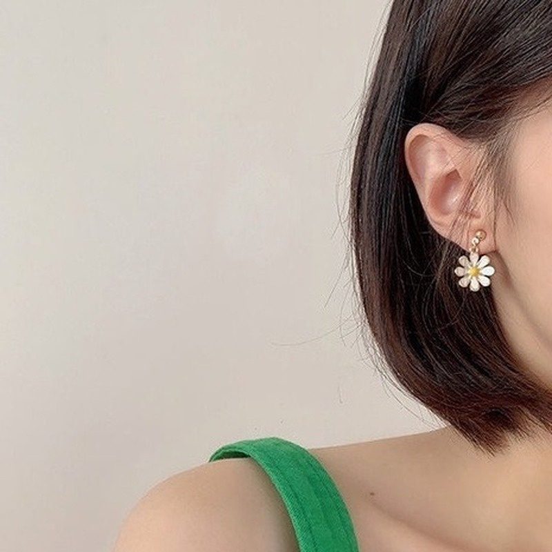 Khuyên tai hình hoa cúc nhỏ nhắn sáng tạo cá tính 210807