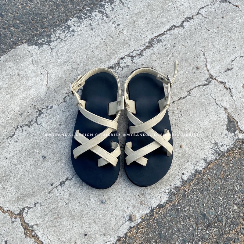 Giày Sandals có quai hậu đế bằng quai chéo
