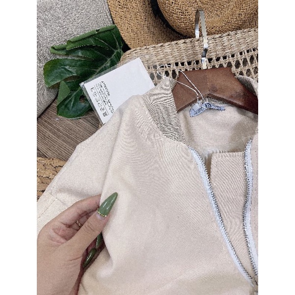 Áo khoác da lộn siêu đẹp, có 2 màu ạ