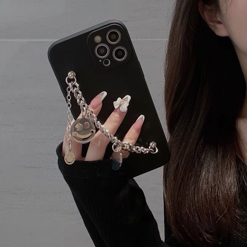 Ốp Điện Thoại Mềm Màu Đen Có Dây Xích Bạc Hình Mặt Cười Cho IPhone 14 13 6 S 7 / 8 SE 2020 7P / 8Plus X XS XR 11 12 13 Mini Pro Max