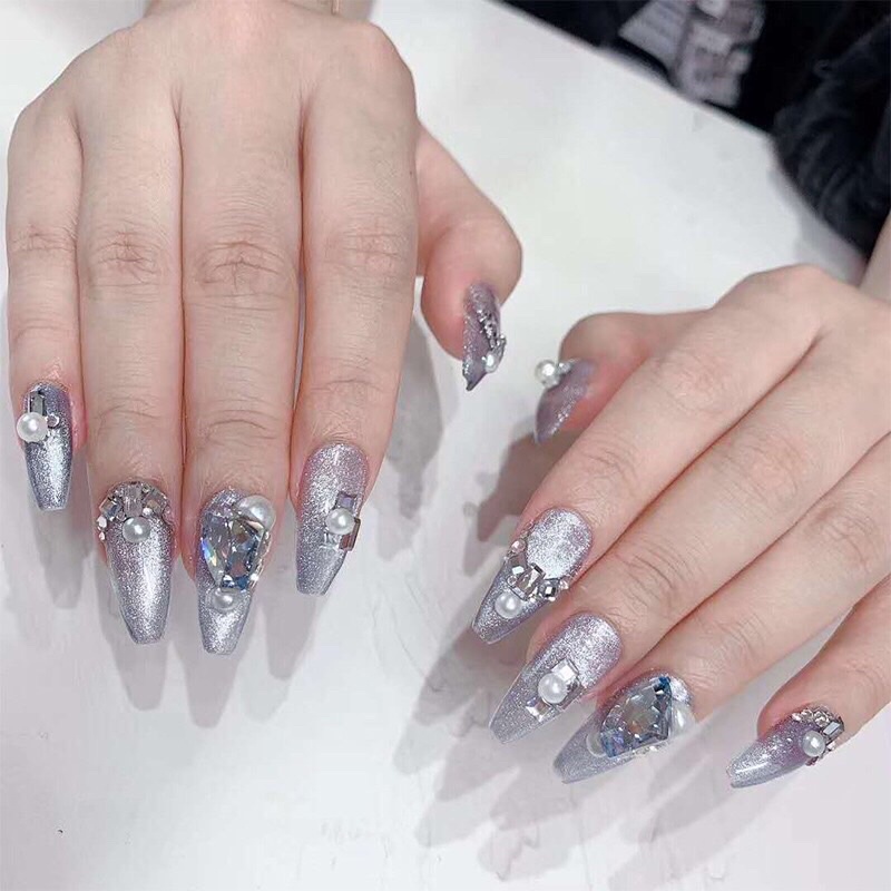 Nam châm hút mắt mèo