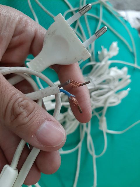 Dây tín hiệu , Dây nguồn có công tắc giữa 1m5 và 4 mét chịu tải 1kva hàng rã máy.