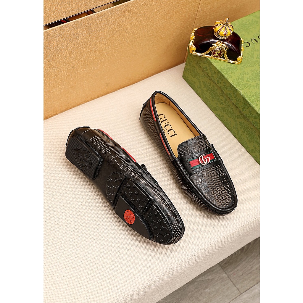 Giày lười nam da thật cao cấp GUCCI GG GC với mặt da được thiết kế độc đáo và thời trang