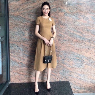 Đầm nâu tây kèm hoa hàng thiết kế VNXK