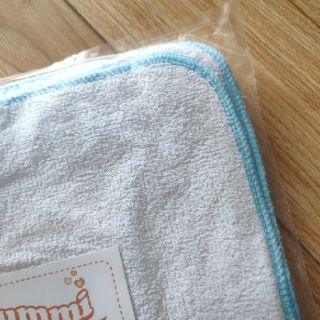 Tấm lót chống thấm cao cấp Gummi (Xấp 10 cái đủ màu)