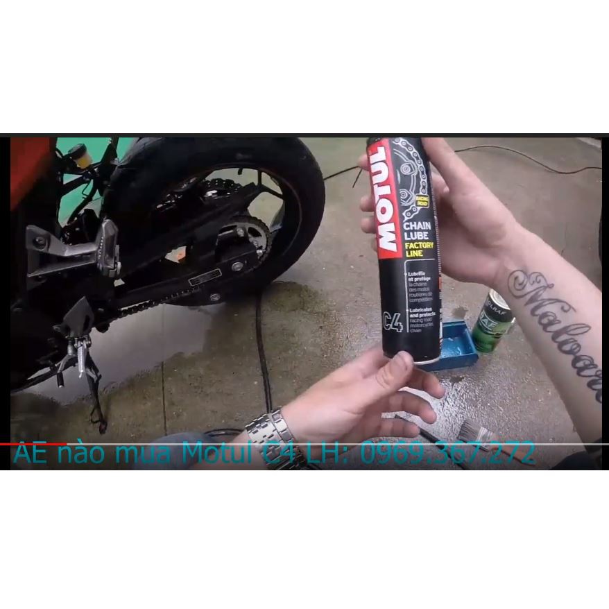 Motul C4 bôi trơn bảo dưỡng sên xích và cọ chà sên.