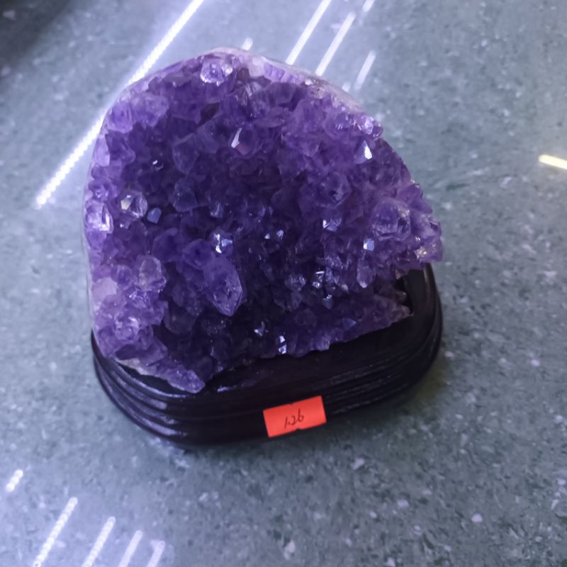 Hang đá, hốc đá màu tím chiêu may mắn tài lộc, định công danh trấn trạch giữ tài vận tốt