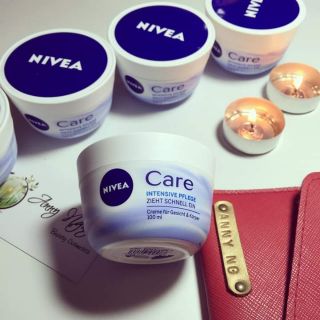 Kem dưỡng ẩm Nivea Care Đức.