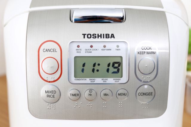 Nồi cơm điện tử Toshiba 1.8 lít RC-18NMFVN(WT)- hàng trưng bày