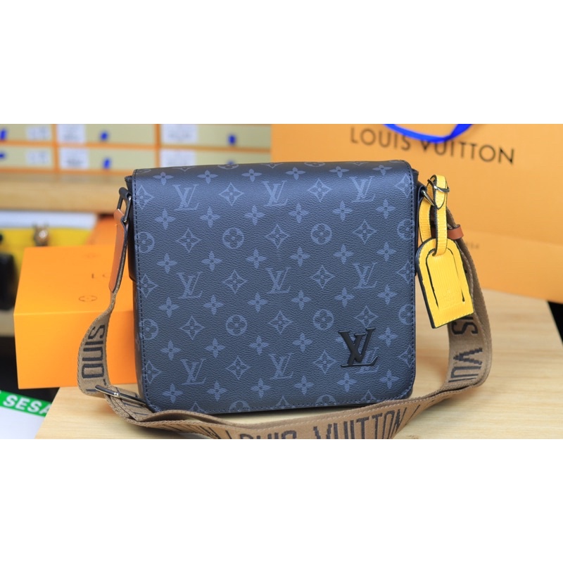 Túi đeo chéo nam M45628 chất liệu da mềm không nhăn size 25x23x6cm Fullbox