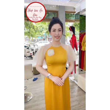 Áo dài vàng cổ đính bông, tay cánh tiên phối von trắng, chất vải lụa tây thi 2 tà
