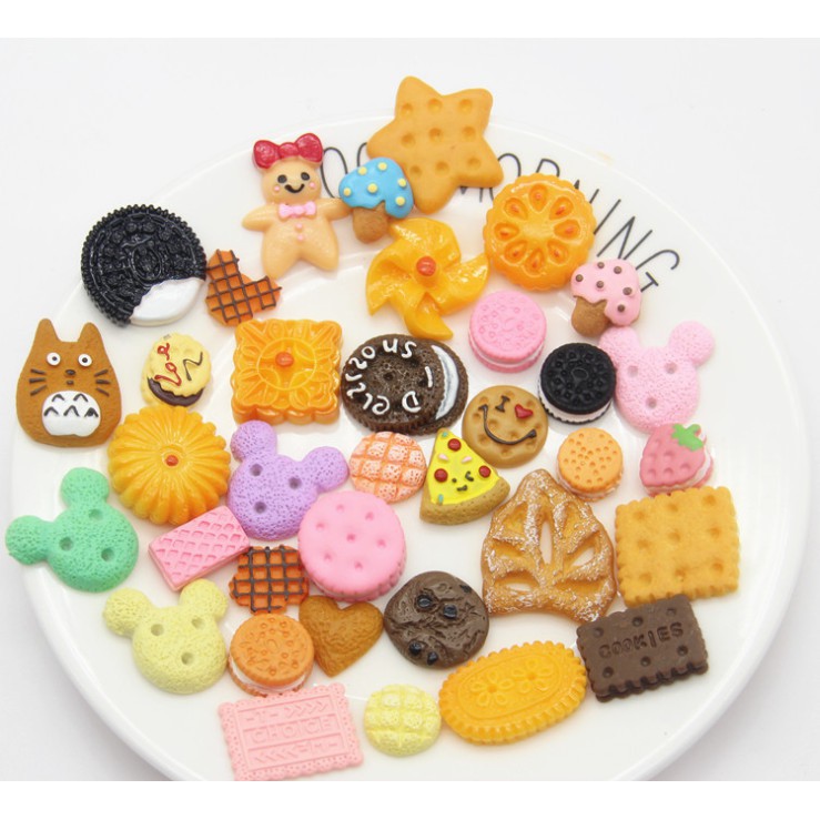 Gói 30 mô hình bánh biscuit các loại trang trí vỏ case điện thoại, huy hiệu, móc chìa khóa, DIY