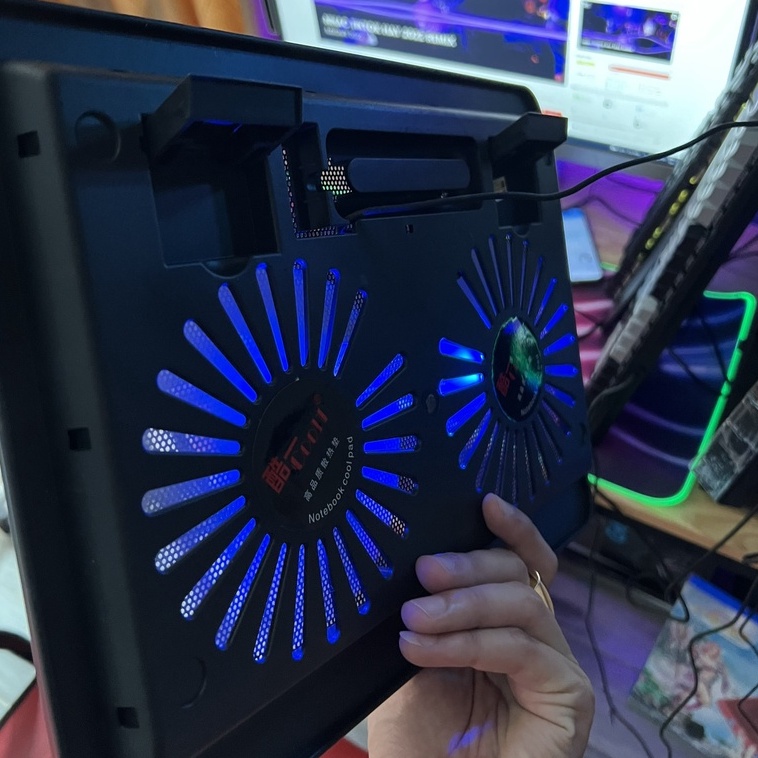 Đế tản nhiệt laptop gaming ARIGATO 1 quạt cực mạnh và 2 quạt cực êm dành cho máy tính laptop macbook tích hợp đèn led