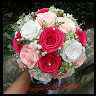 Hoa cưới handmade bằng giấy tặng cài ái chú rể