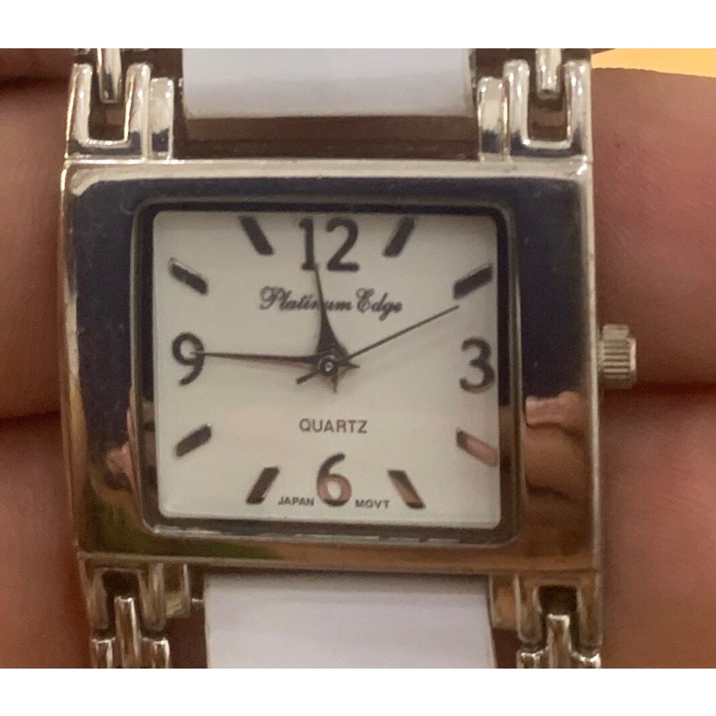 Đồng hồ nữ Secondhand Nhật.Máy Japan 100%.Hiệu Platium Edge.ĐỘC LẠ.Size 26*30.Dây thép không gỉ,zin theo máy.Hàng Tốt