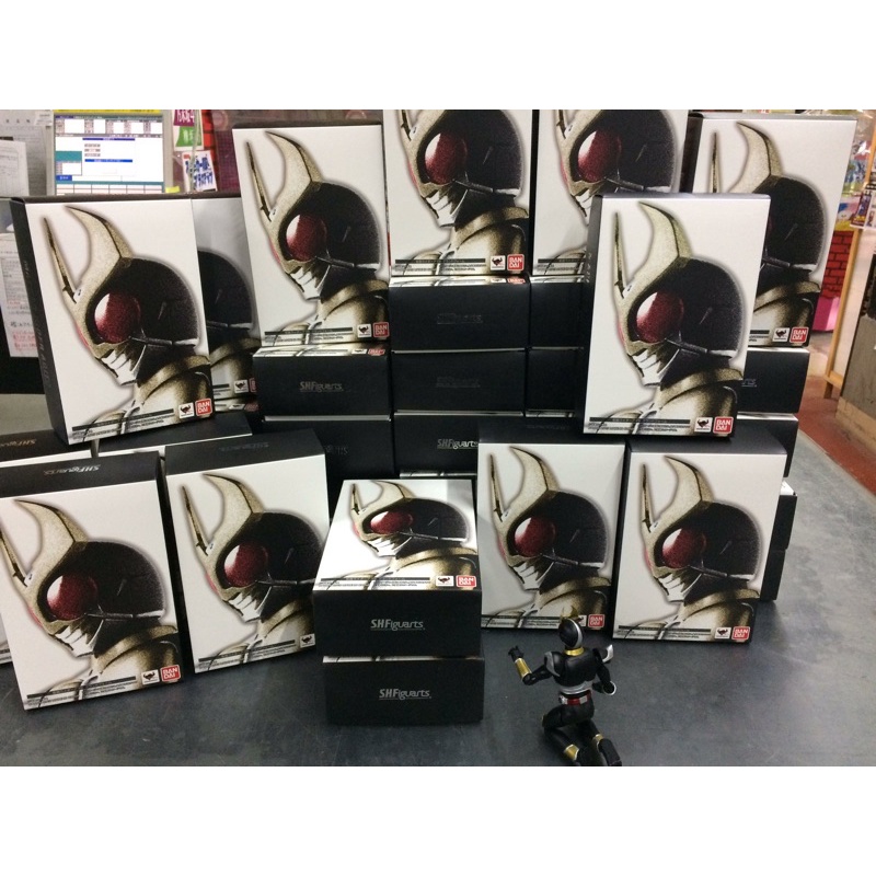 Mô Hình Masked Rider Agito SHF Vàng Figure Action Agito