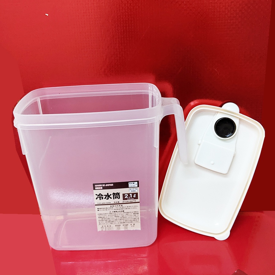 Bình nước nhựa trong 2L1 có nút ấn mở rót nước, quai cầm. Sx tại Nhật. 20X9,7cm cao 20cm. d007