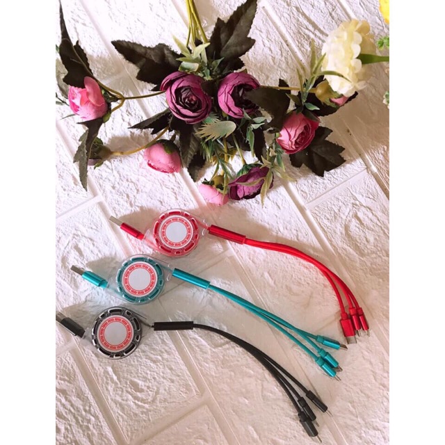 Dây sạc đa năng thông minh tự rút gọn.