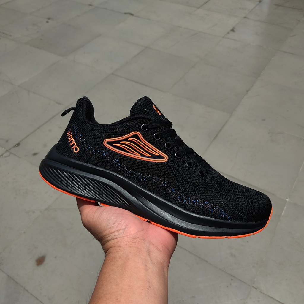 Giày thể thao sneaker nam hàng chât lương cao bảo hàng 1 năm đế nhẹ chống trơn đế đen logo màu cam(WN012LGC)