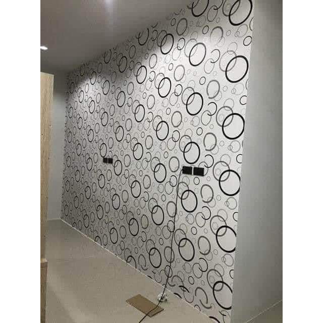 Decal dán tường keo sẵn hay còn gọi là giấy dán tường keo sẵn mặt sau. Khổ mỗi cuộn dài 10m, rộng 0.45m