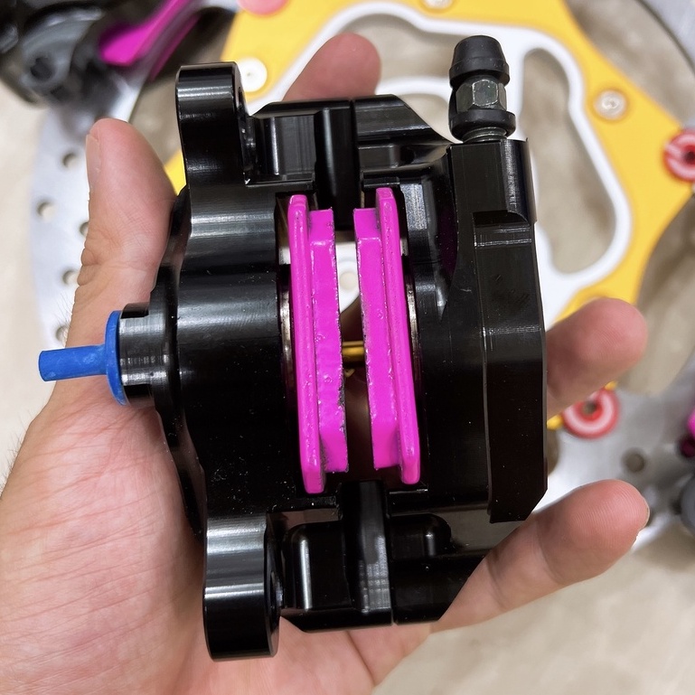 Heo Dầu FRANDO 2piston đối xứng, gắn thông dụng nhiều dòng xe - Cả Trước và Sau 3 Màu: NÂU - XÁM - ĐEN