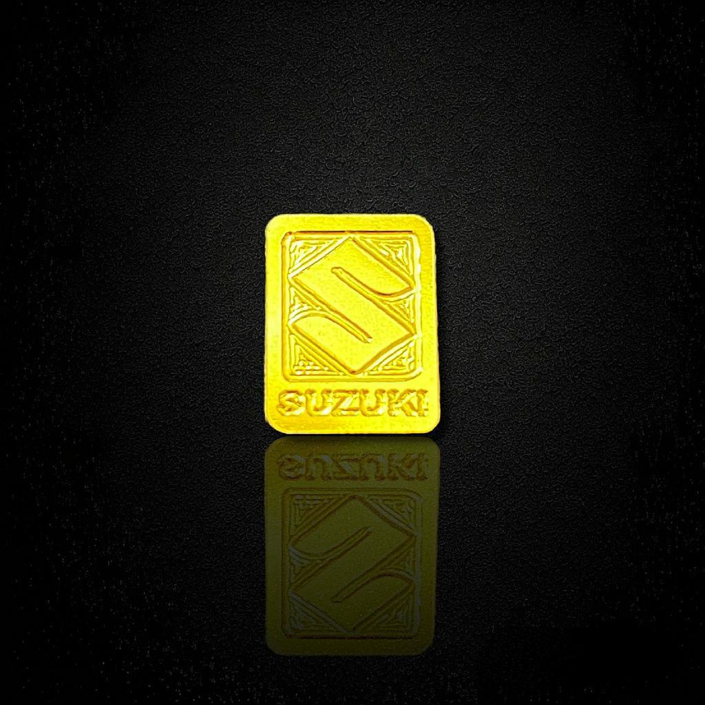 Tem titan logo Suzuki màu vàng miếng điện phân