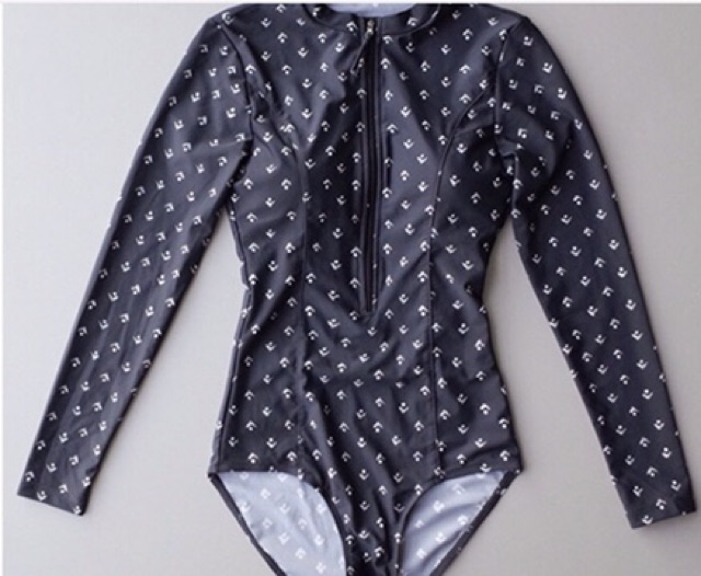(Có sẵn) bikini liền dài tay chấm bi