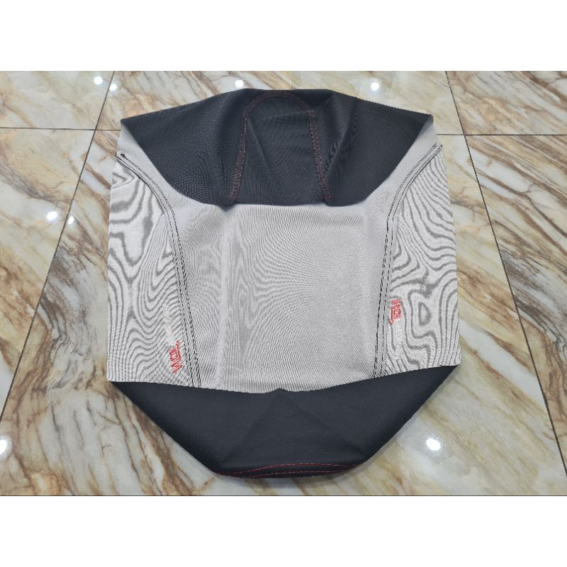 Áo Yên Vario Chữ Thêu Hông 2 Bên Da Yên Thun Thái Mịn Hàng Đẹp Loại 1