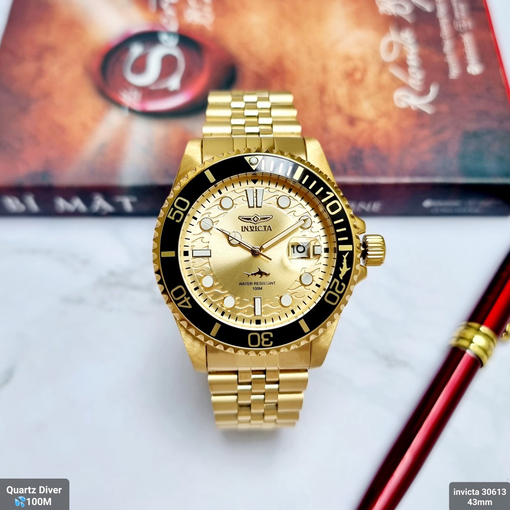 Đồng Hồ Nam INVICTA DIVER 30613 Pin Dây Sắt Vàng Mặt Vàng