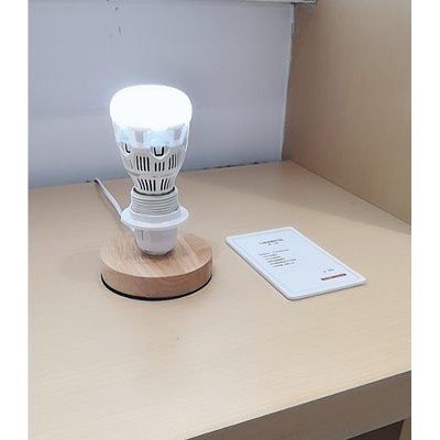 Huawei cửa hàng kiểm tra trí tuệ bóng đèn đầy màu sắc hiển thị đáy Huawei thông minh Samsung bóng đèn gỗ gỗ demo bóng đè