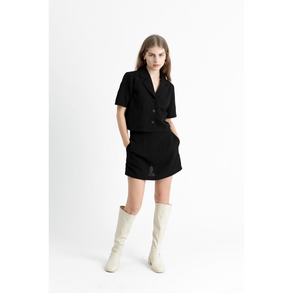 Áo khoác nữ màu đen tay ngắn Croped Short Sleeve Blazer | BigBuy360 - bigbuy360.vn