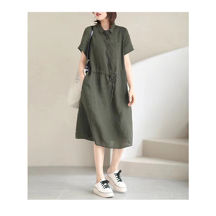 Váy sơ mi xanh rêu có túi ngực, Đầm linen nữ cổ sơ mi kèm dây eo tự chỉnh Da75