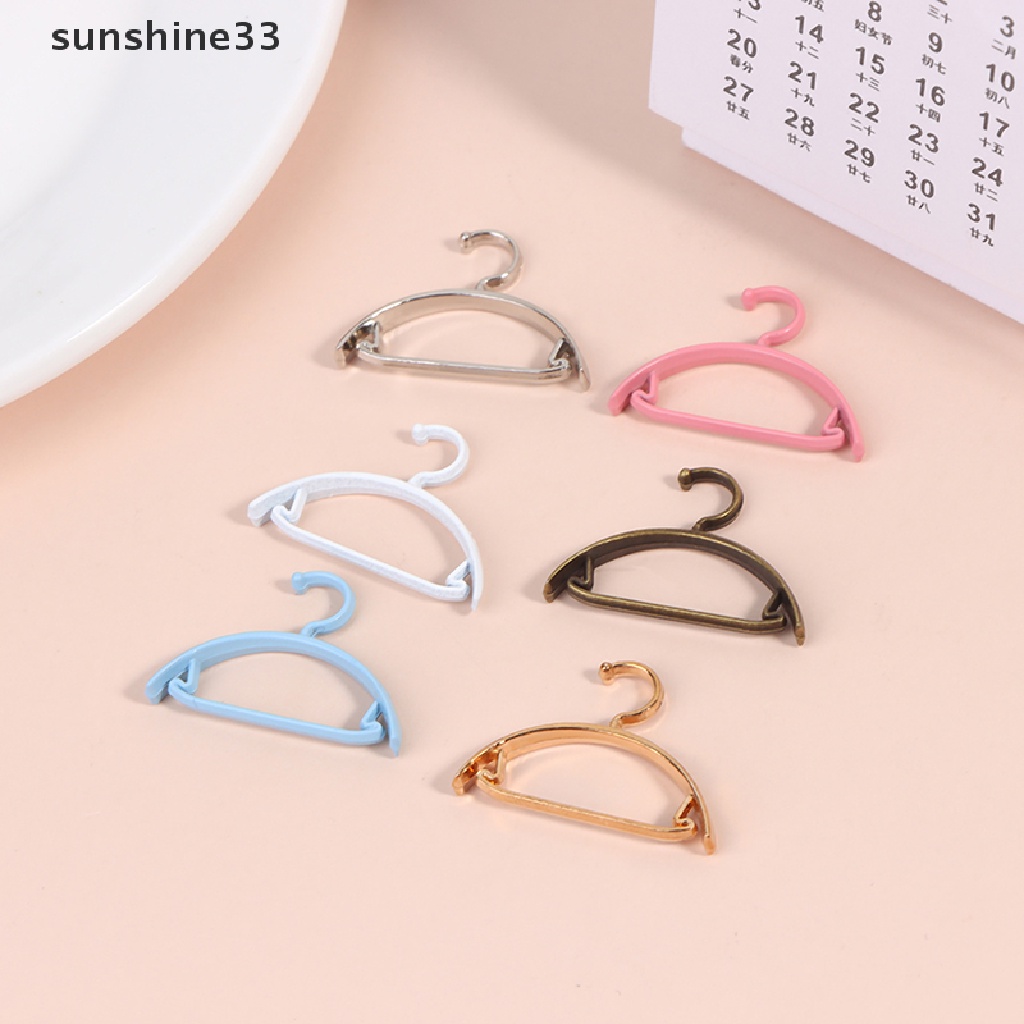 Set 4 Móc Treo Đồ Mini Bằng Kim Loại Phong Cách Retro Cho Nhà Búp Bê 1 / 12