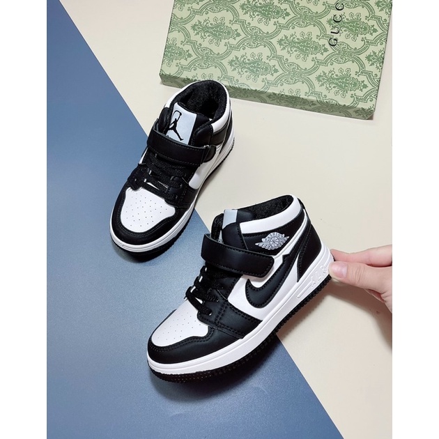 Giầy thể thao cho bé trai