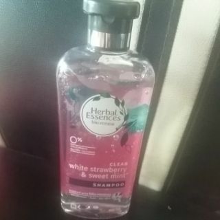 Dầu gội Herbal Essences dâu tây & bạc hà 400g