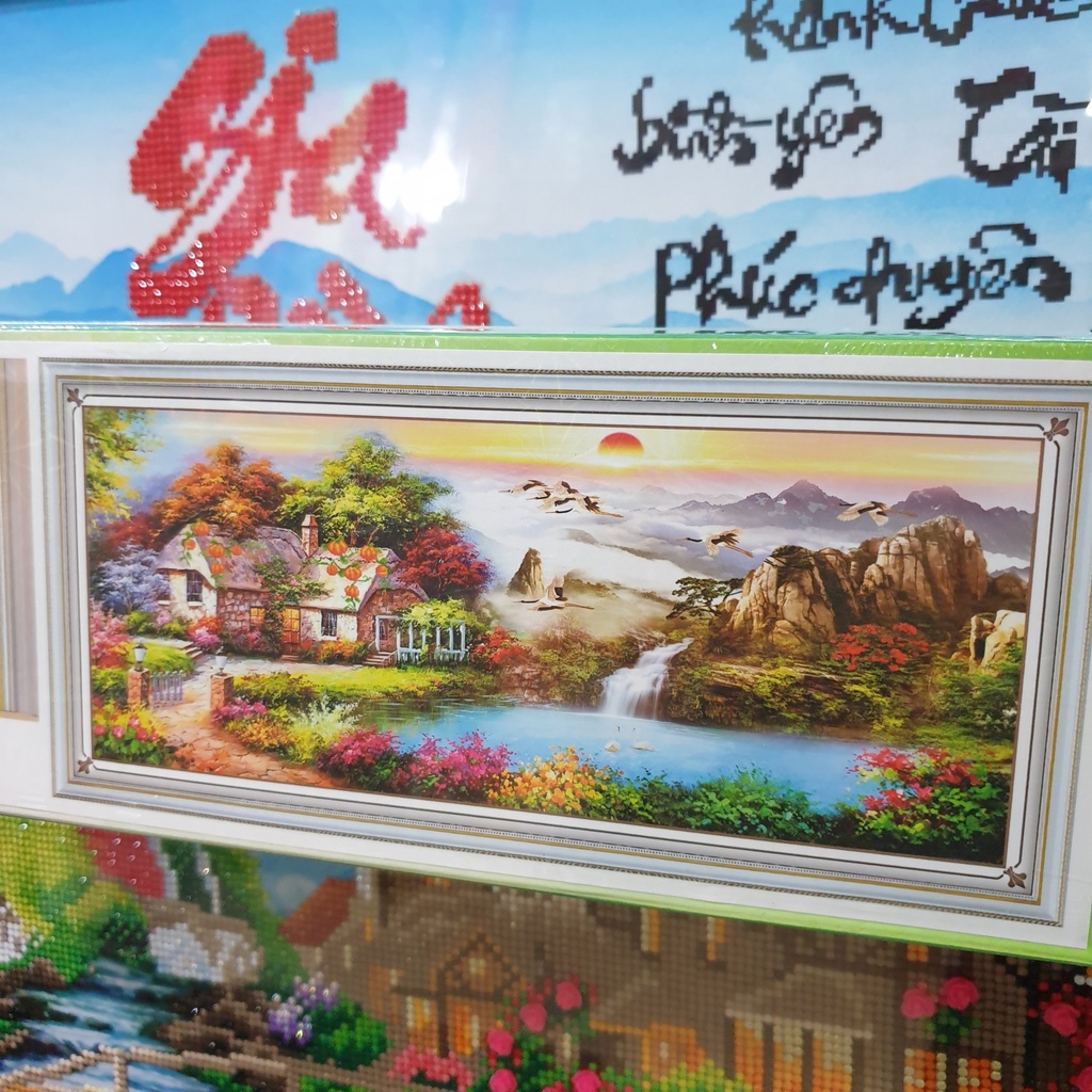 Tranh Đính Đá PHONG CẢNH NGÔI NHÀ HẠNH PHÚC (ĐÁ ABC CAO CẤP). Kích Thước: 1m40 x 65cm