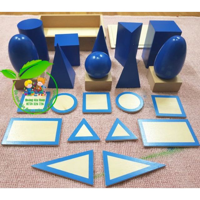 Hộp khối hình học màu xanh kèm đế (Geometric Solids with Stand, Bases, and Box)