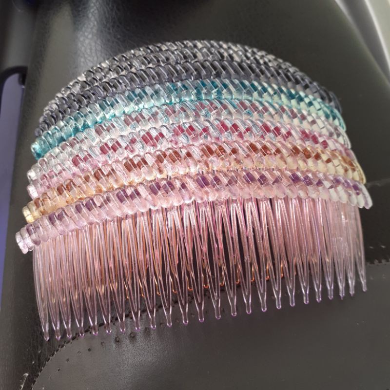 Lược cài xoắn màu trong nhựa cứng  (được chọn màu)