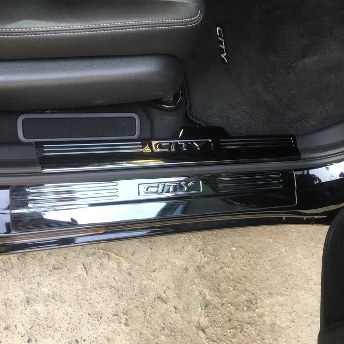 ỐP BẬC CỬA TITAN CAO CẤP CÁC DÒNG XE TẶNG KEO TRỢ DÍNH KHI MUA ĐỦ BỘ TRONG NGOÀI