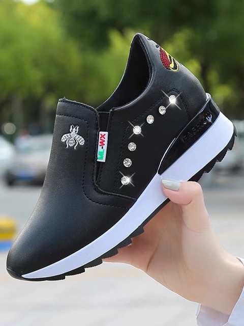 Giầy đế bằng thể thao