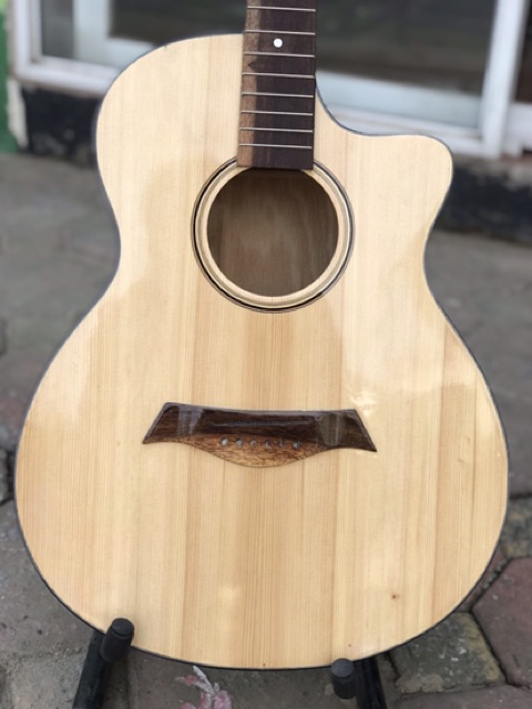 Đàn Guitar Acoustic chuẩn đệm hát cho người mới tập chơi đàn. Mã ET4.