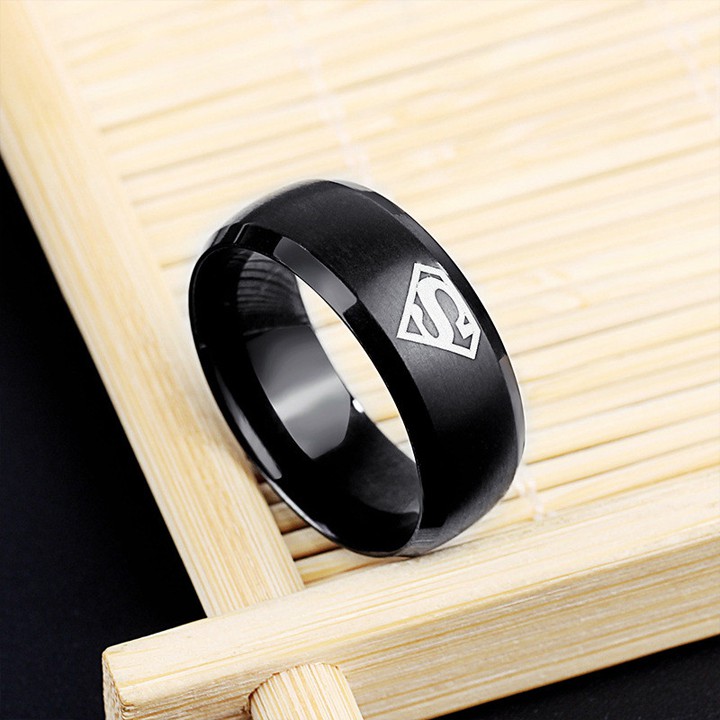 Nhẫn nam cá tính Superman 8mm INOX không đen - N657