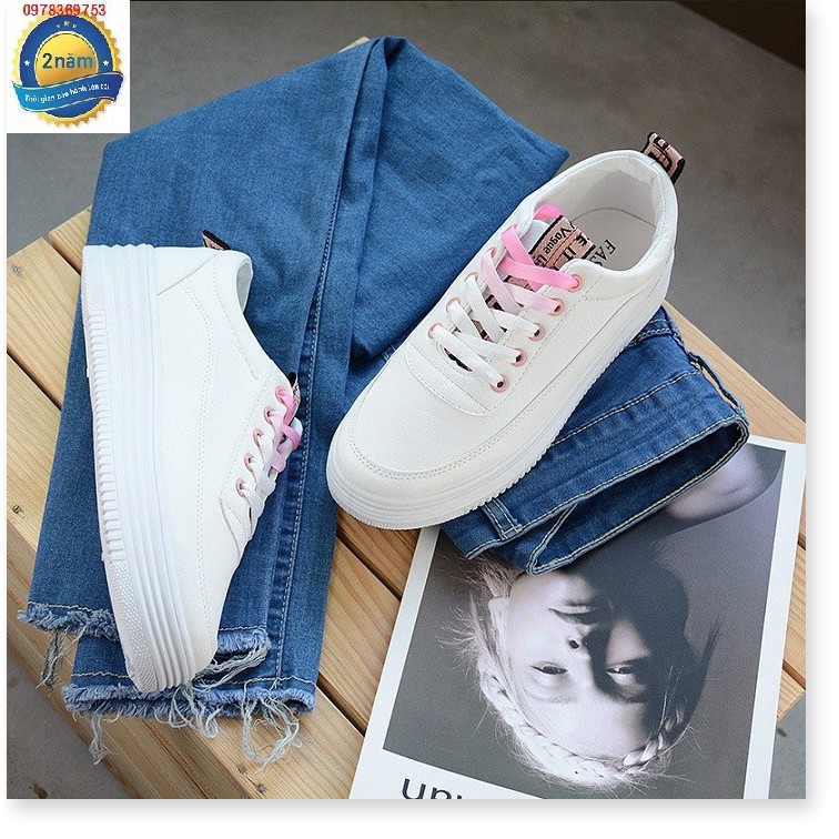 Giày Sneaker cho bạn gái teen