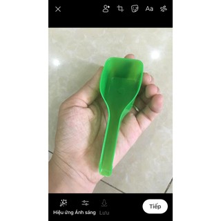 Thìa xúc cám cho chim muỗng xúc cám cho chim nhựa xanh