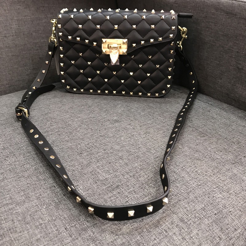 Túi xách đinh tán kim cương