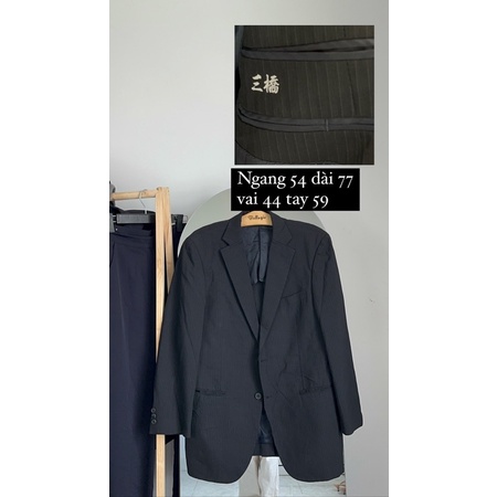 Blazer có đệm vai đứng form formal
